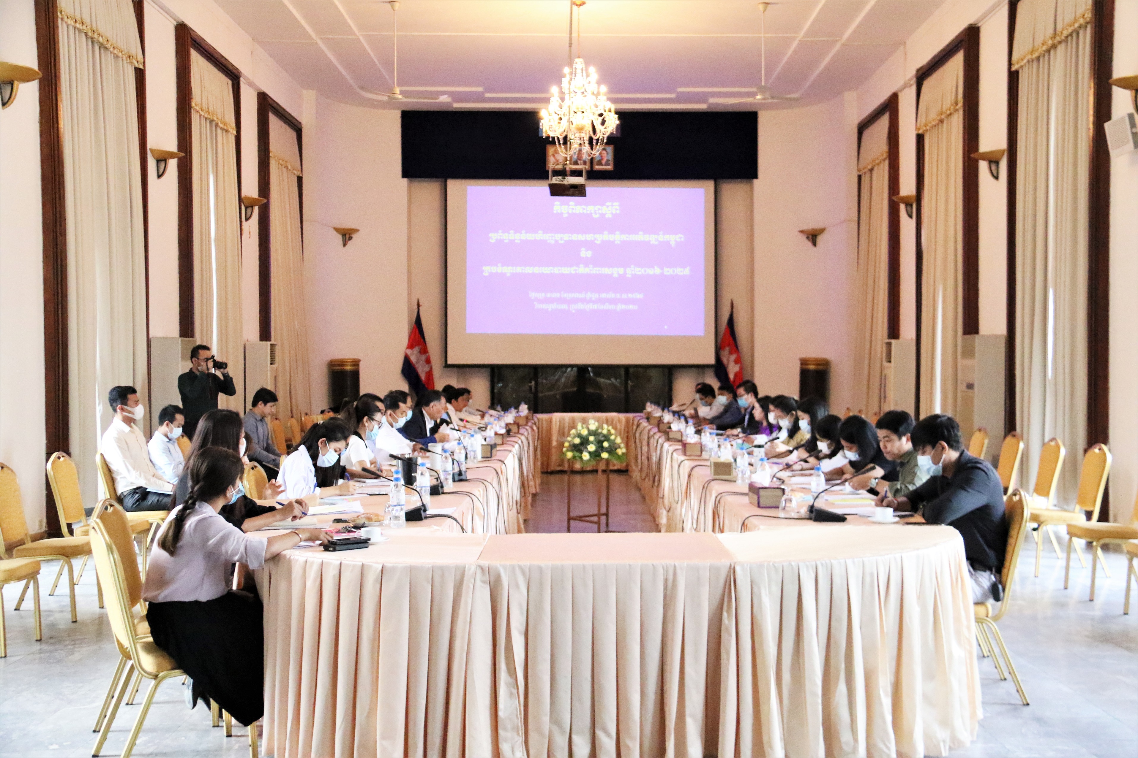 កិច្ចពិភាក្សា និងផ្លាស់ប្តូរយោបល់ និងស្វែងយល់បន្ថែមអំពីប្រព័ន្ធទិន្នន័យ Cambodia ODA Database និងក្របខ័ណ្ឌគោលនយោបាយជាតិគាំពារសង្គម