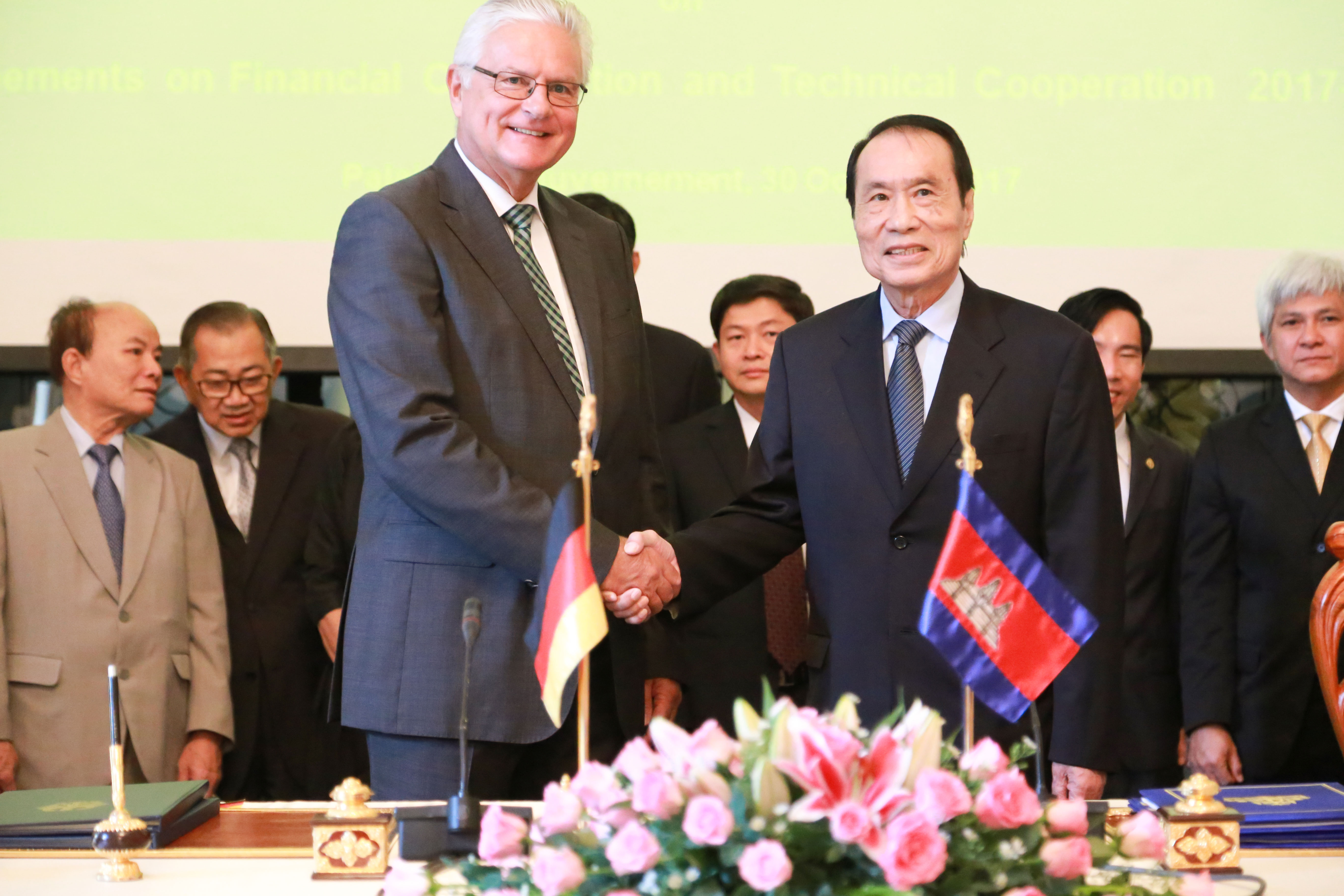 ពិ​ធី​ចុះហត្ថលេខា​រវាងរាជរដ្ឋាភិបាលកម្ពុជា និងរដ្ឋាភិបាល​សាធារណរដ្ឋ​សហព័ន្ធ​អាល្លឺម៉ង់ លើ​កិច្ច​ព្រមព្រៀងស្តី​ពីកិច្ចសហប្រតិបត្តិការ​ហិរញ្ញវត្ថុ និងកិច្ច​ព្រមព្រៀង​ស្តី​ពី​កិច្ចសហប្រតិបត្តិការ​បច្ចេកទេស ឆ្នាំ ២០១៧-២០១៨ 