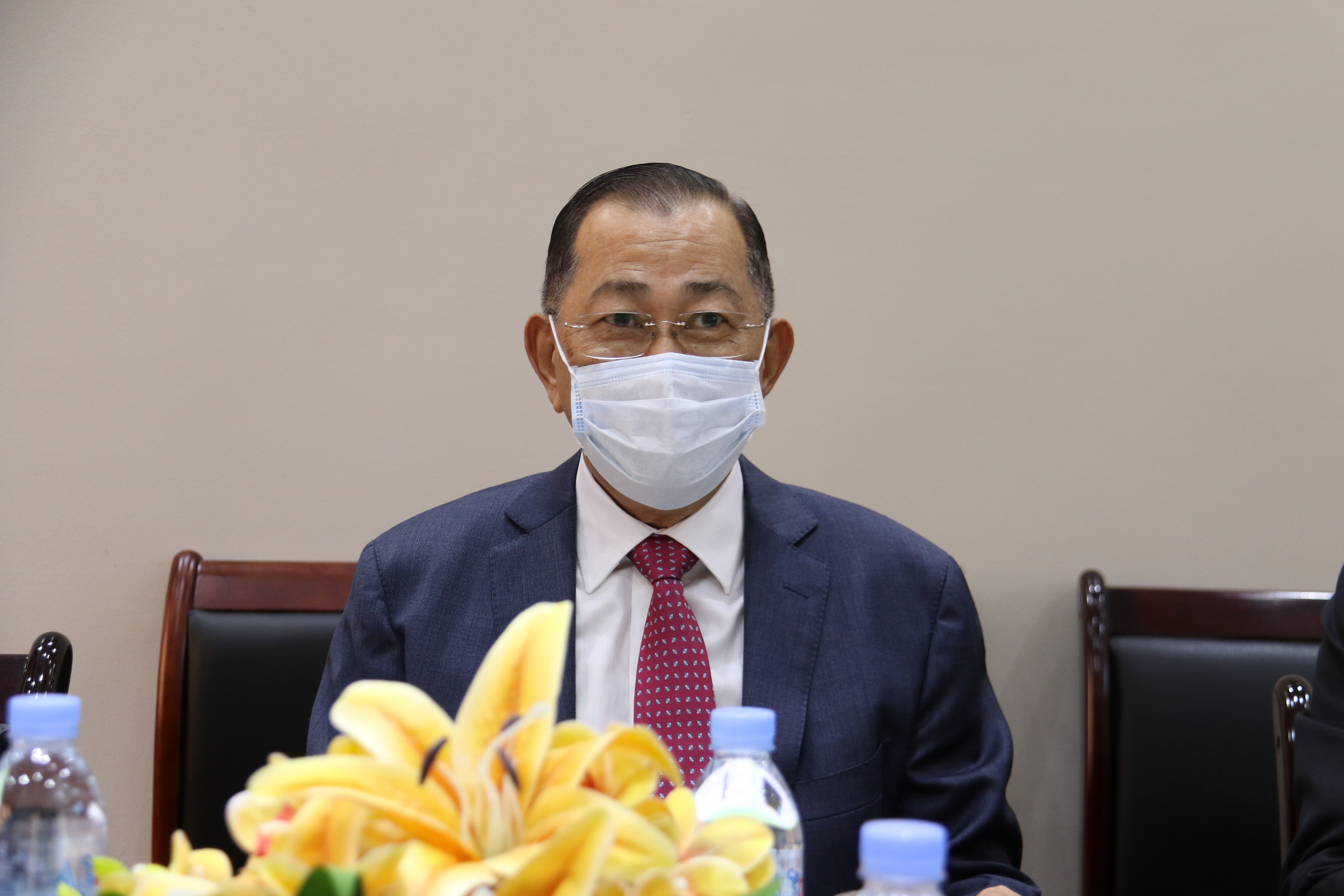 A courtesy and farewell call by Chief Representative of JICA Cambodia Office
